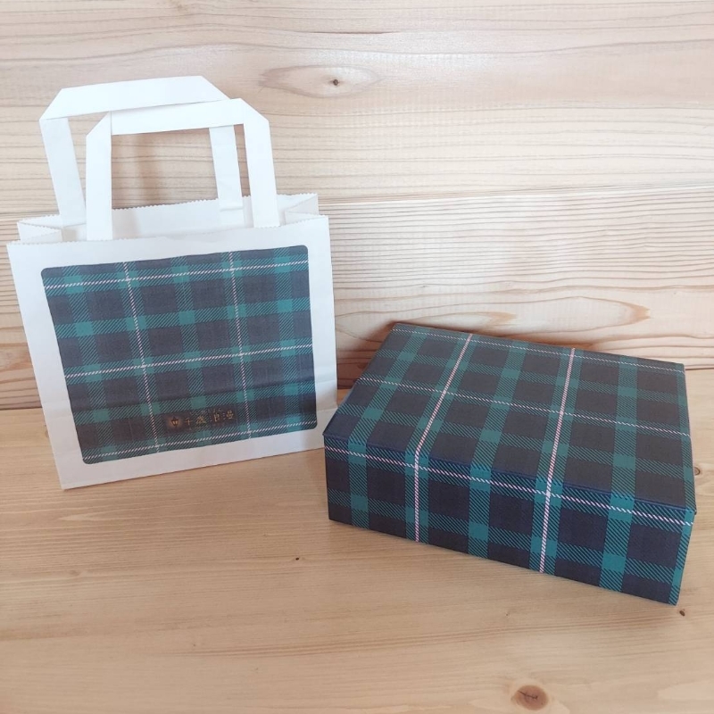 結婚祝いに最適な白いギフトボックス